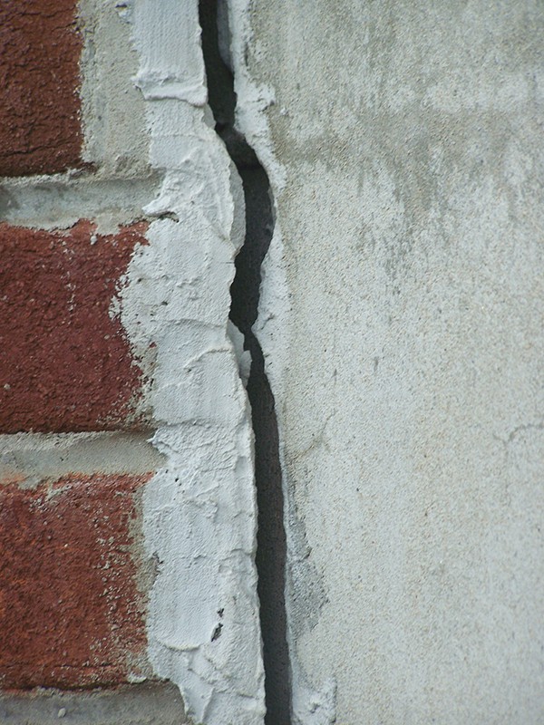 Photo from the 7/17/13 Amboy Guardian. Councilman Kenneth Gonzalez said, “There may be a legal dispute to address the vinyl siding melting. A release may have to be signed.”
