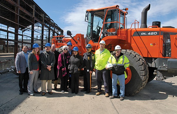Mayor’s Aide, Irving Lozada, Executive Director Office of Economic and Community Development Perth Amboy Redevelopment Agency Annie Hindenlang, Councilman Bill Petrick, Robert A Casagrande, DTZ, Council President Lisa Nanton, Doug Bansbach, Mayor Wilda Diaz, Acting Police Chief Larry Cattano and two members of Enterprise Network Resolutions Contracting *Photos by Katherine Massopust